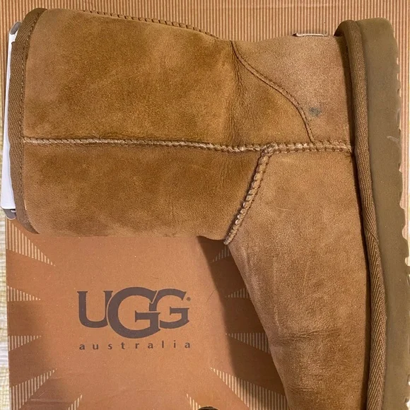 Classic short mini UGGs in Chestnut - Picture 3 of 9